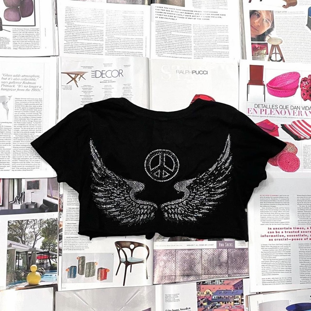 No Witness early 2000s cropped bedazzled baby tee size S